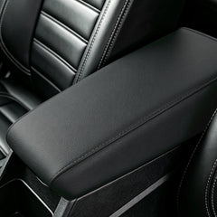 AOMSAZTO close-up of leather texture highlighting comfort and durable surface