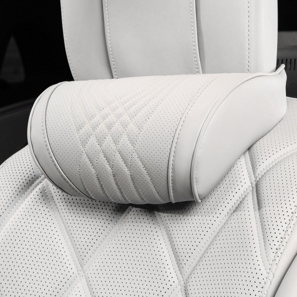 Dapucarin front view showing off-white headrest and elegant fit