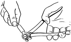 GEARWRENCH 204D close-up of jaws cleaning and spreading terminals effectively