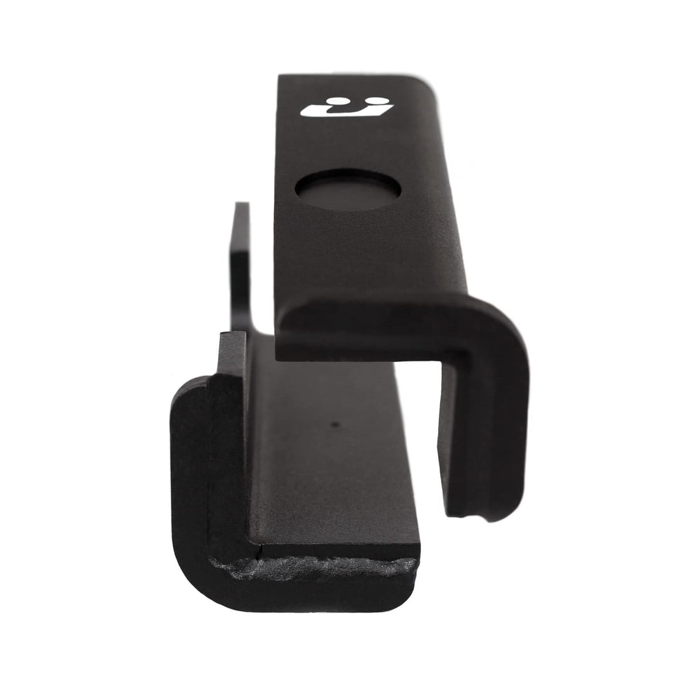 Kuat hitch reducer front view showing 2.5" to 2" fit and secure connection