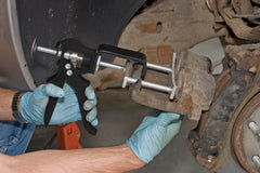 Lisle 25750 opposing arm detail demonstrates balanced piston retraction