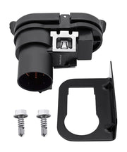 Maigoo front view of 7-way connector plug showing solid fit and reliable towing