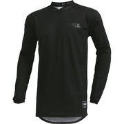 O'NEAL front view of jersey showing fit and extended tail for secure tuck