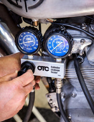 OTC 5609 dual gauges close-up showing clear psi and kPa readouts for accuracy