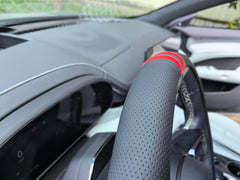 PartsTo hands installing the cover quickly on a 14.5–15 inch wheel for easy fit