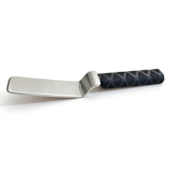 QDentMov spoon head close-up highlighting steel finish and durable edge