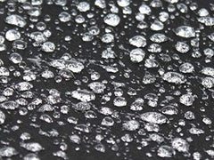 Raggtopp application on convertible top demonstrating protection and water beading benefit