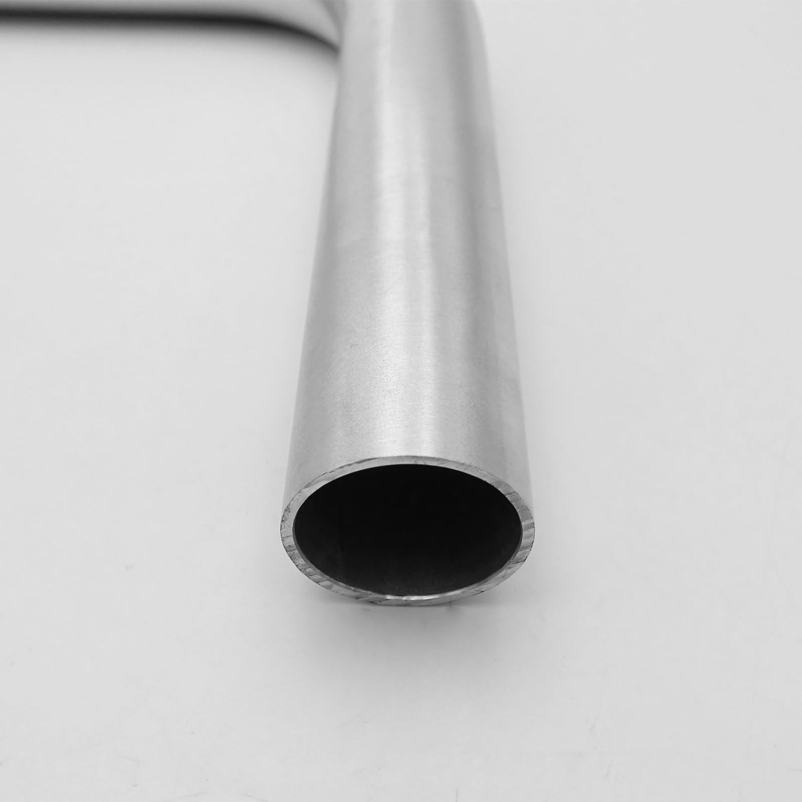AC PERFORMANCE leg length measurement display for accurate trimming and fit