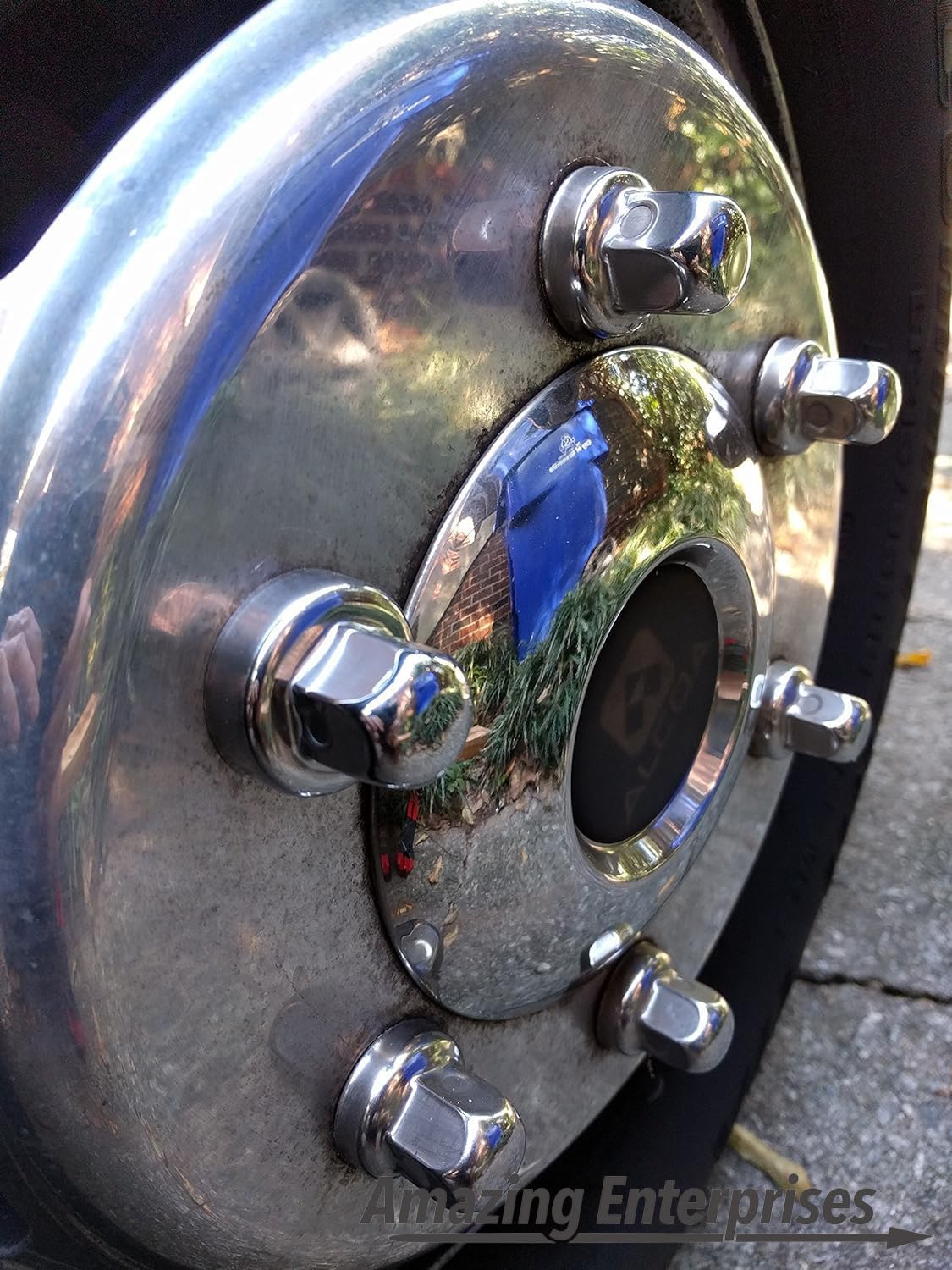 Amazing Enterprises side profile showing cap fitment on lug nut, secure vibration-resistant fit benefit