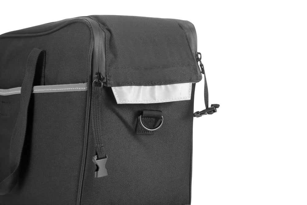 ANASES waterproof zipper close-up protecting contents from water benefit