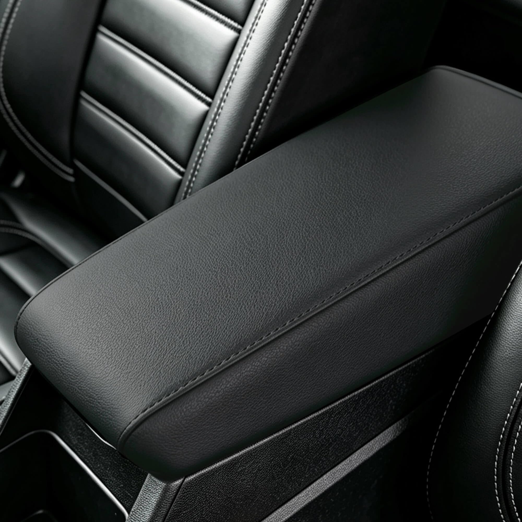AOMSAZTO close-up of leather texture highlighting comfort and durable surface