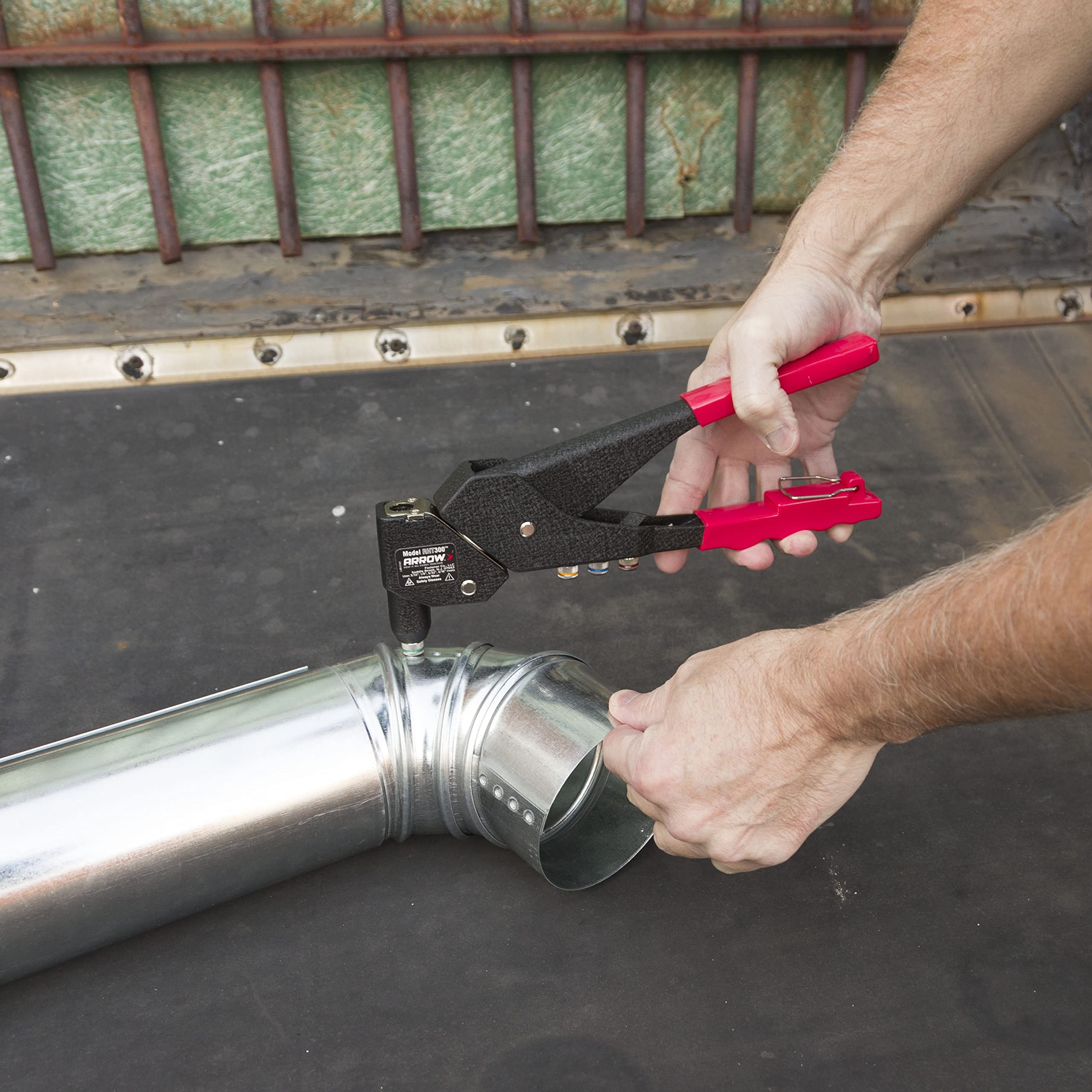Arrow RHT300 soft vinyl handle highlighting comfort and anti-slip benefit during long use