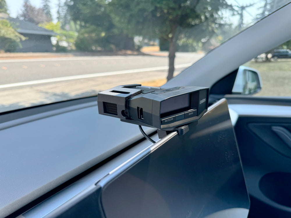 Bartallama3D closeup of rubber bumper protecting Tesla screen from scratches