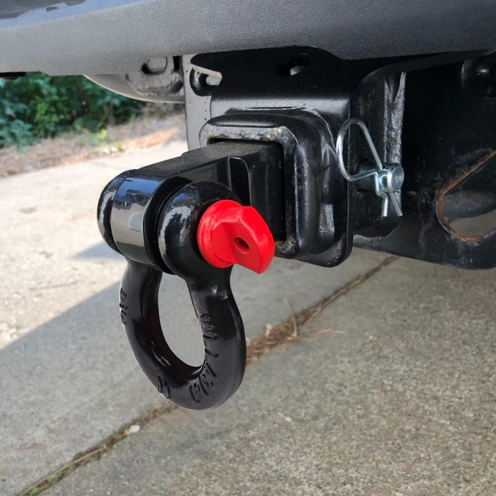 BETOOLL connected to a 3/4-inch D-ring shackle illustrating secure recovery
