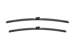 Bosch AeroTwin rubber edge close-up showcasing graphite coating for streak-free wipes