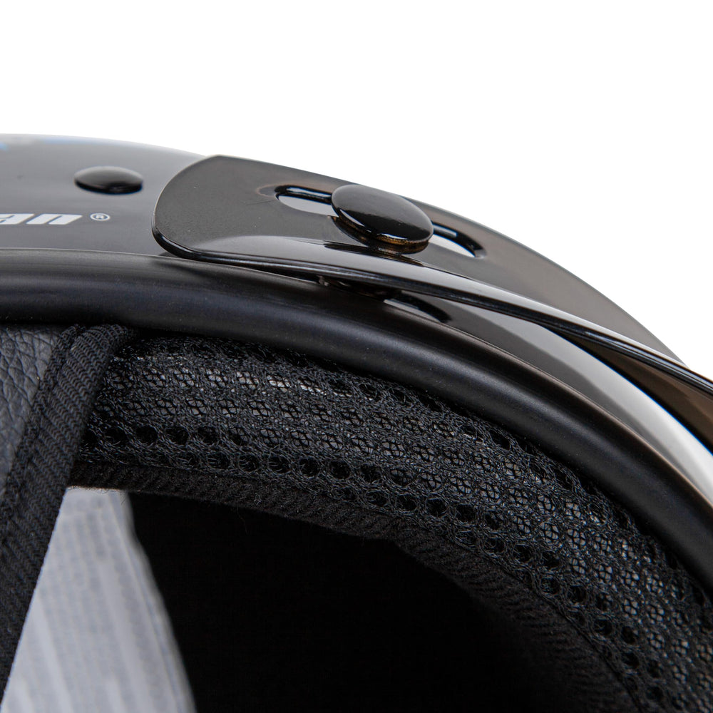 CARTMAN quick-release buckle close-up showing easy adjustment benefit