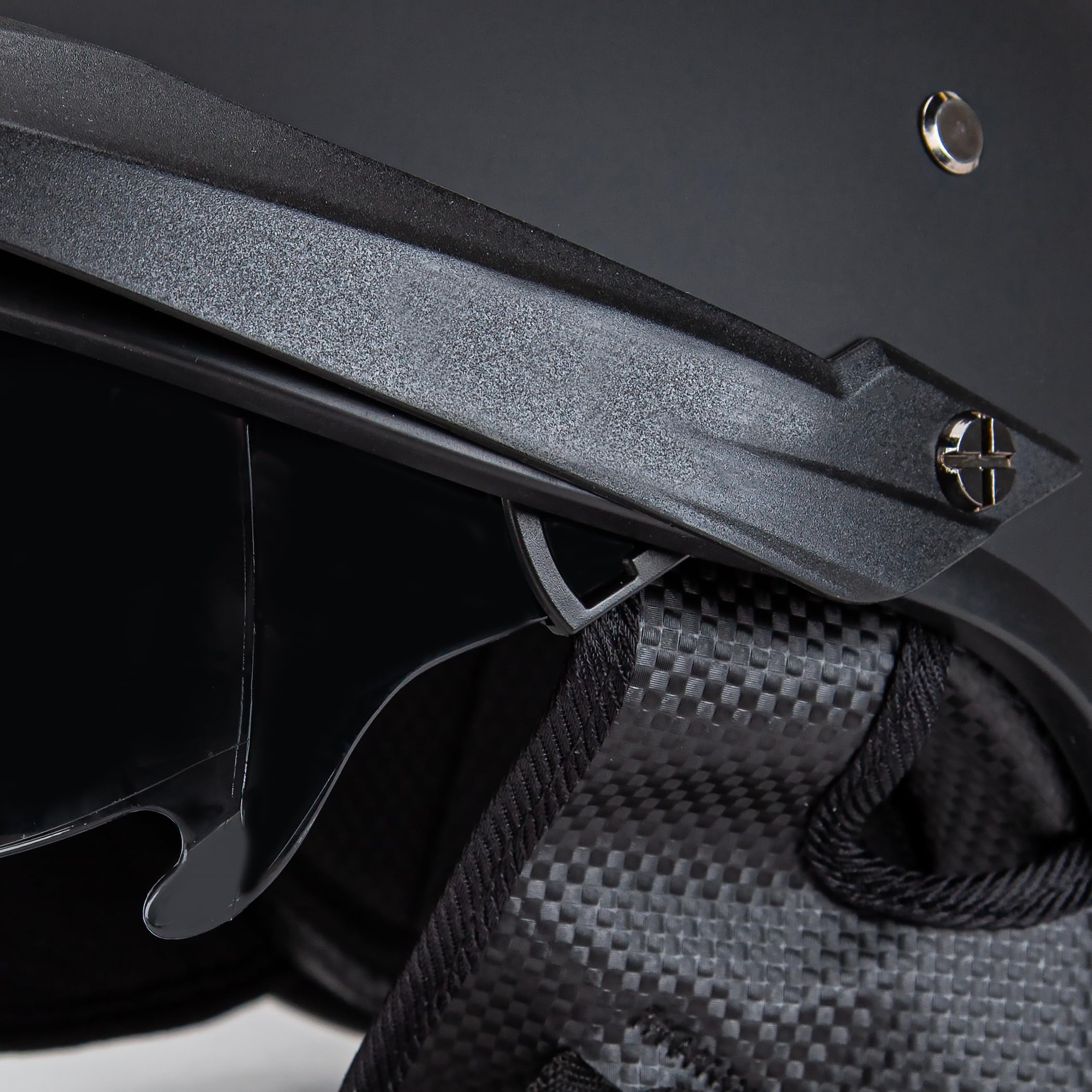 CARTMAN quick-release buckle detail for fast secure fastening