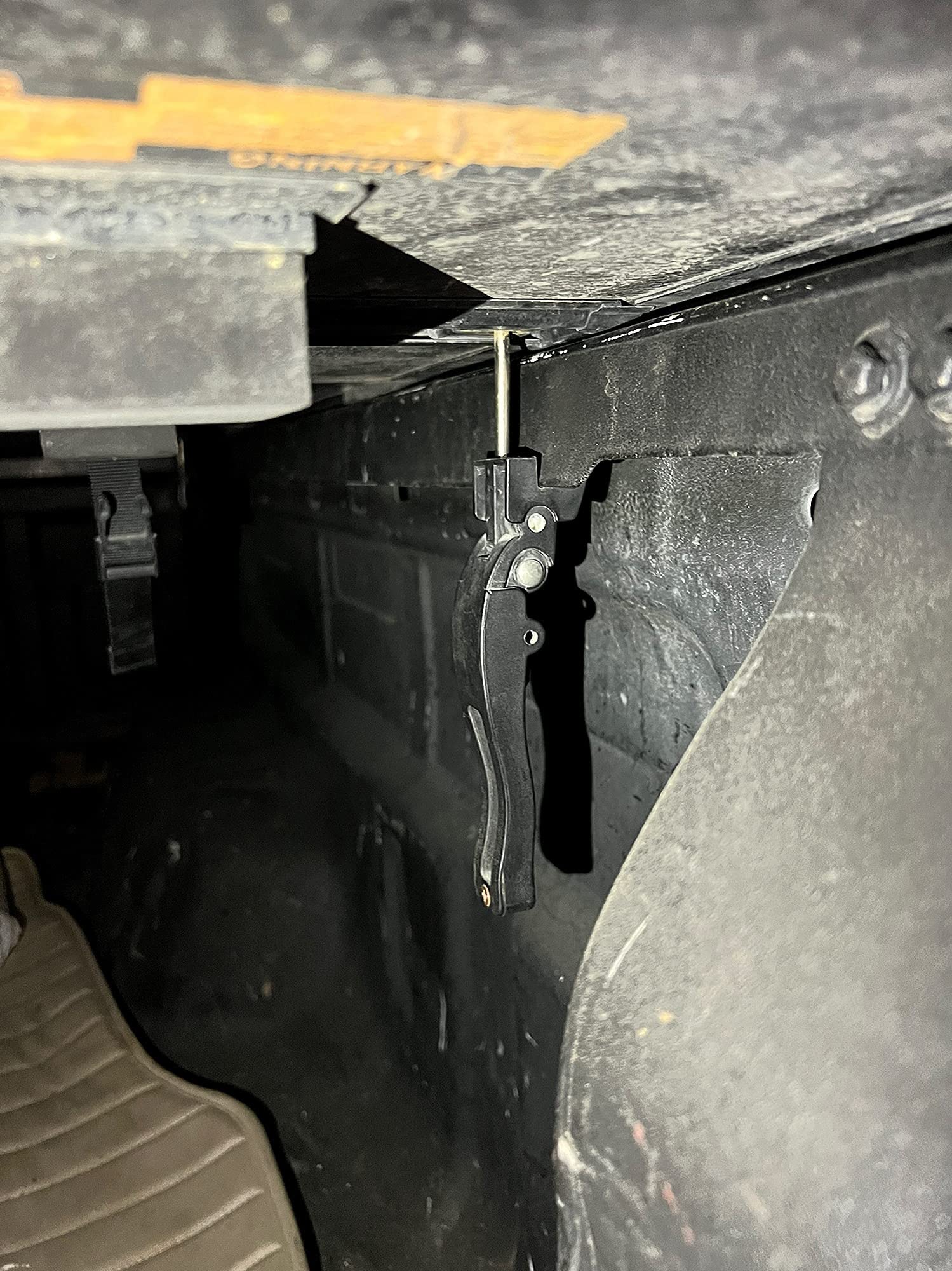 CODUPAX rear clamp on truck tailgate scene showing restored cover stability