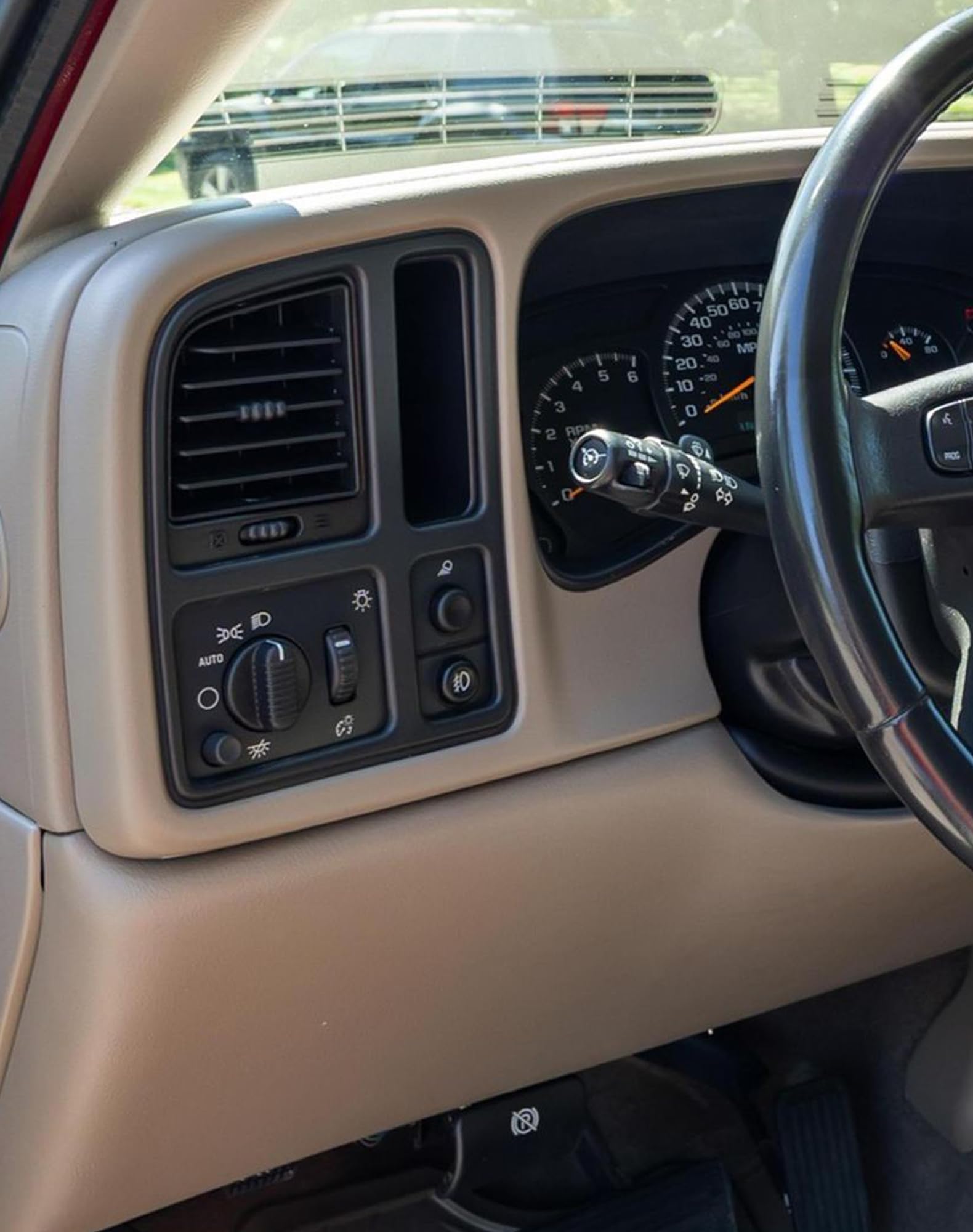 Dacall angled side profile demonstrating compact shape for simple dashboard swap