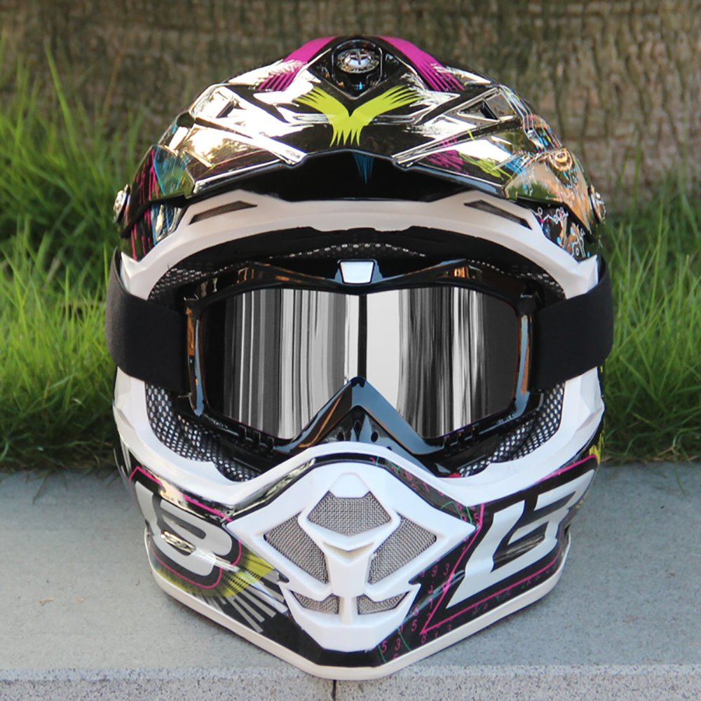 Dmeixs close-up of PC lens highlighting scratch resistance and durability