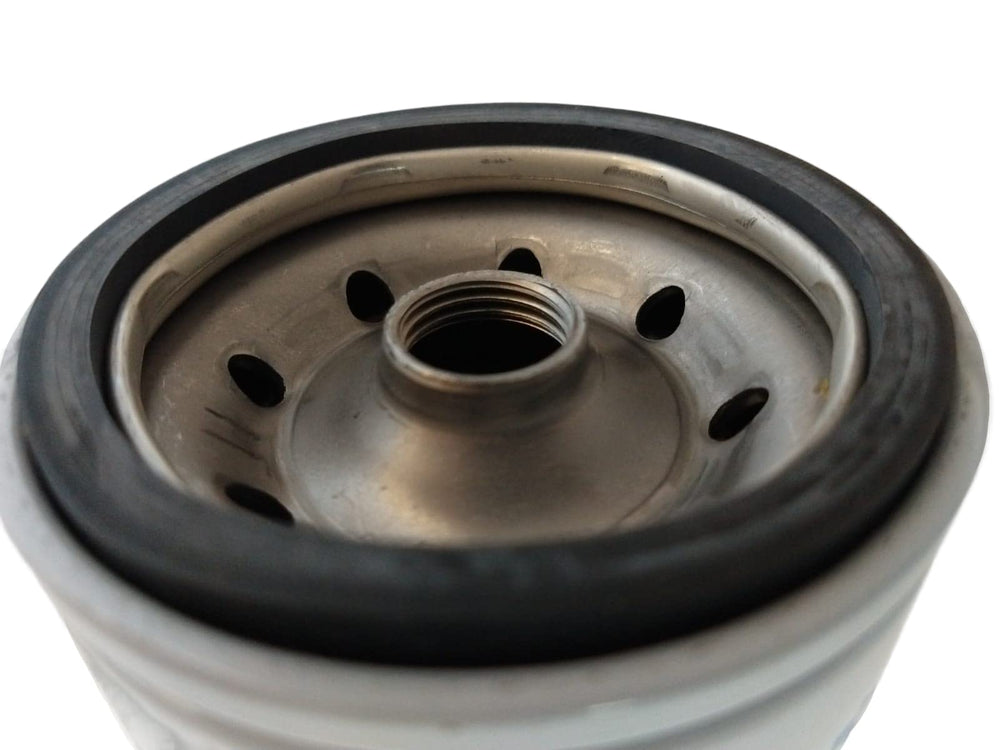 Donaldson P550943 label close-up shows clear part number for correct fit
