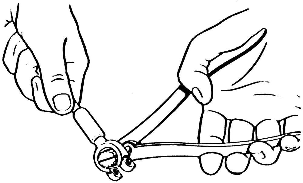 GEARWRENCH 204D close-up of jaws cleaning and spreading terminals effectively