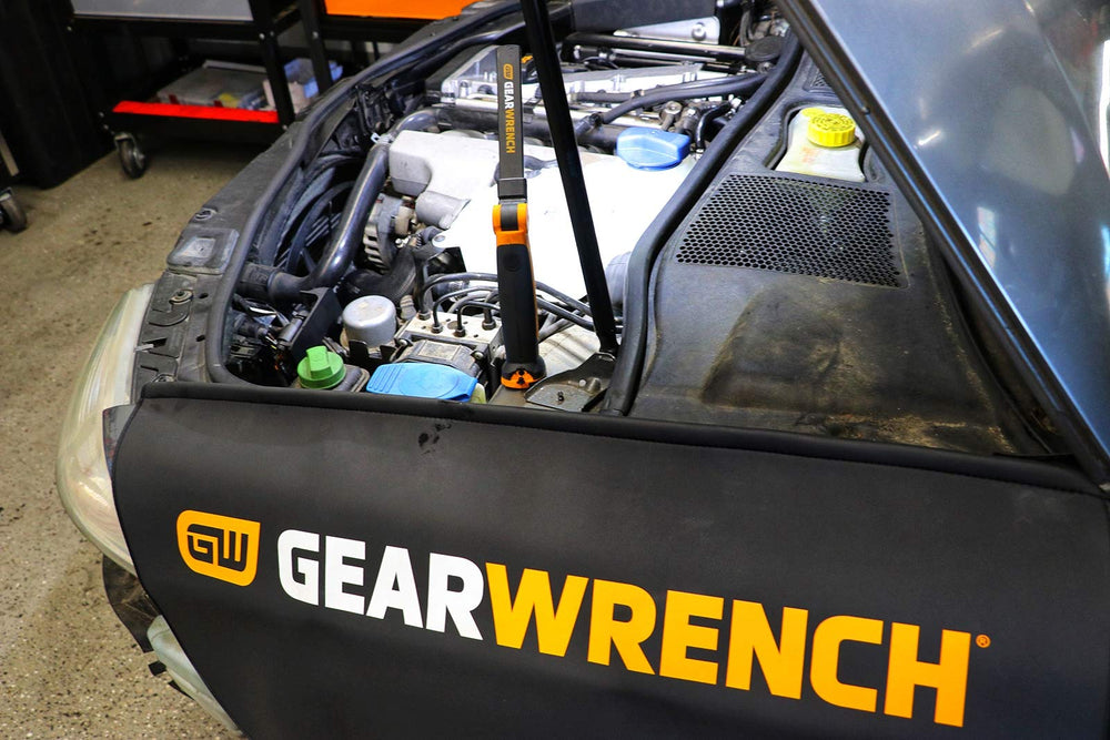 GEARWRENCH close up of vinyl texture and reinforced nylon edge demonstrating durable, easy‑clean protection