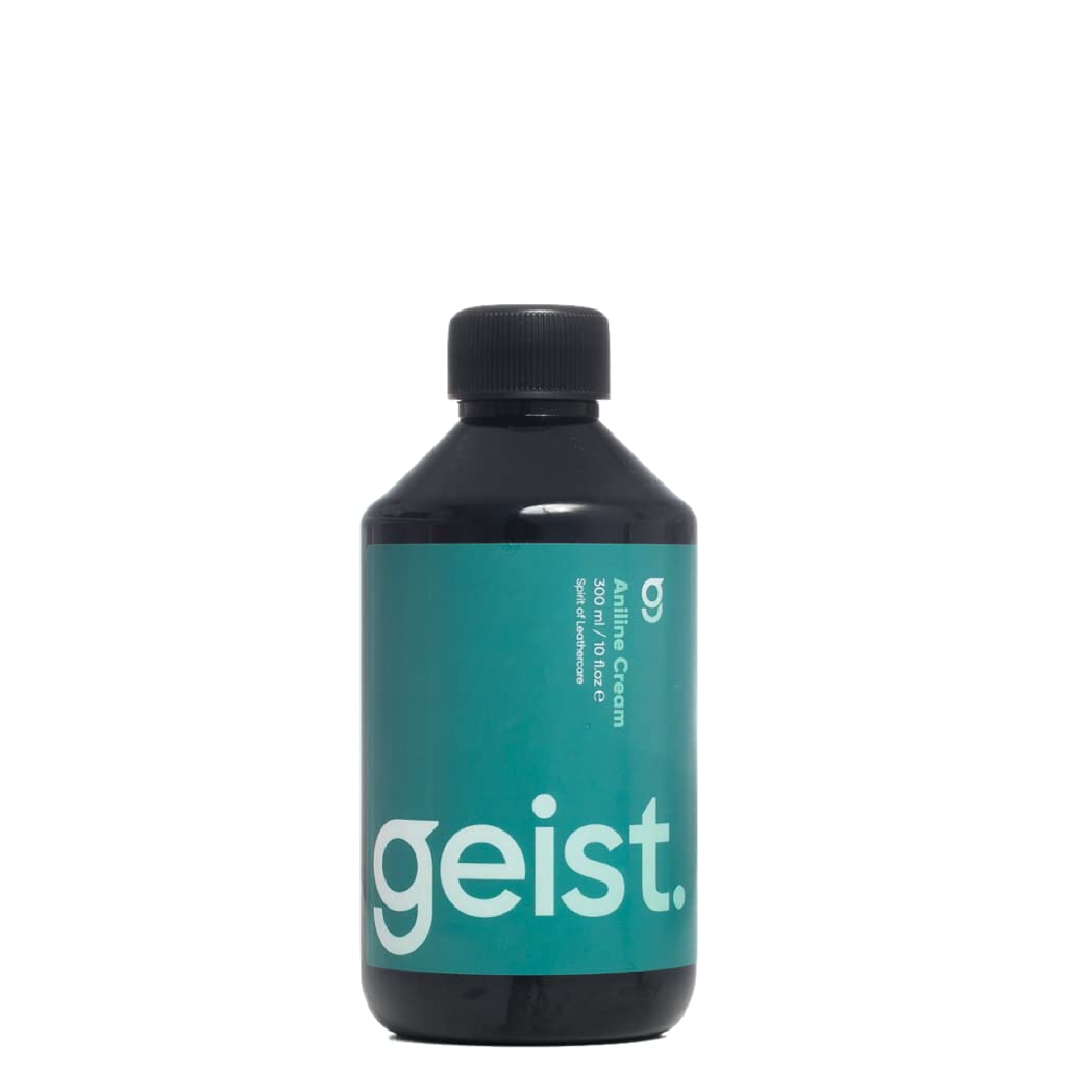 Geist cleaner being applied with cloth to protect leather