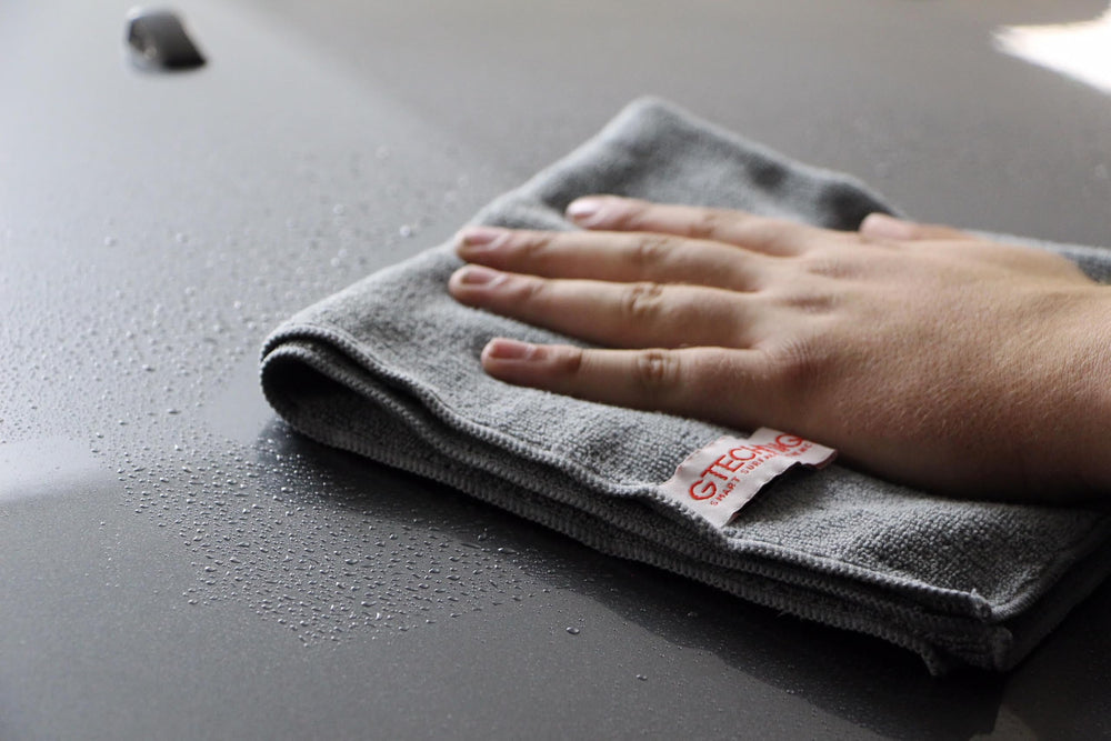 Gtechniq MF1 close-up of split fibres highlighting superior residue removal