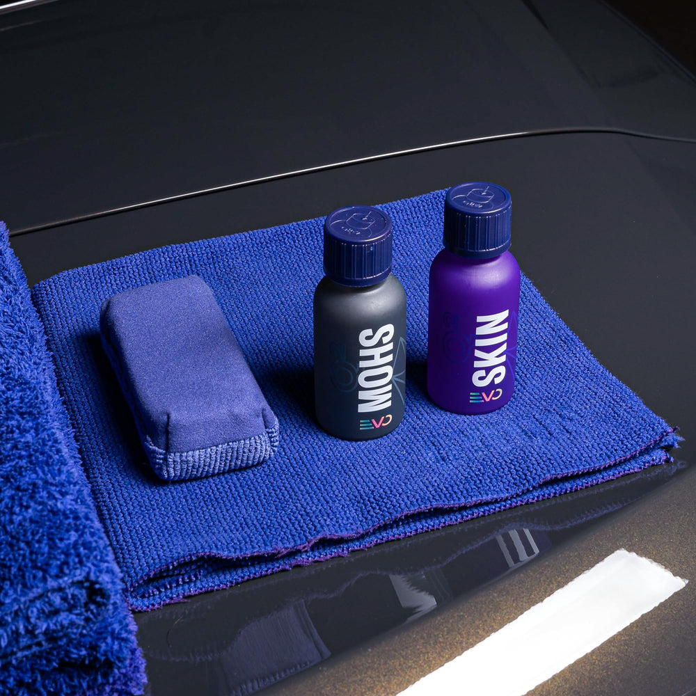 Gyeon Syncro coated panel reflecting light to show enhanced gloss and depth