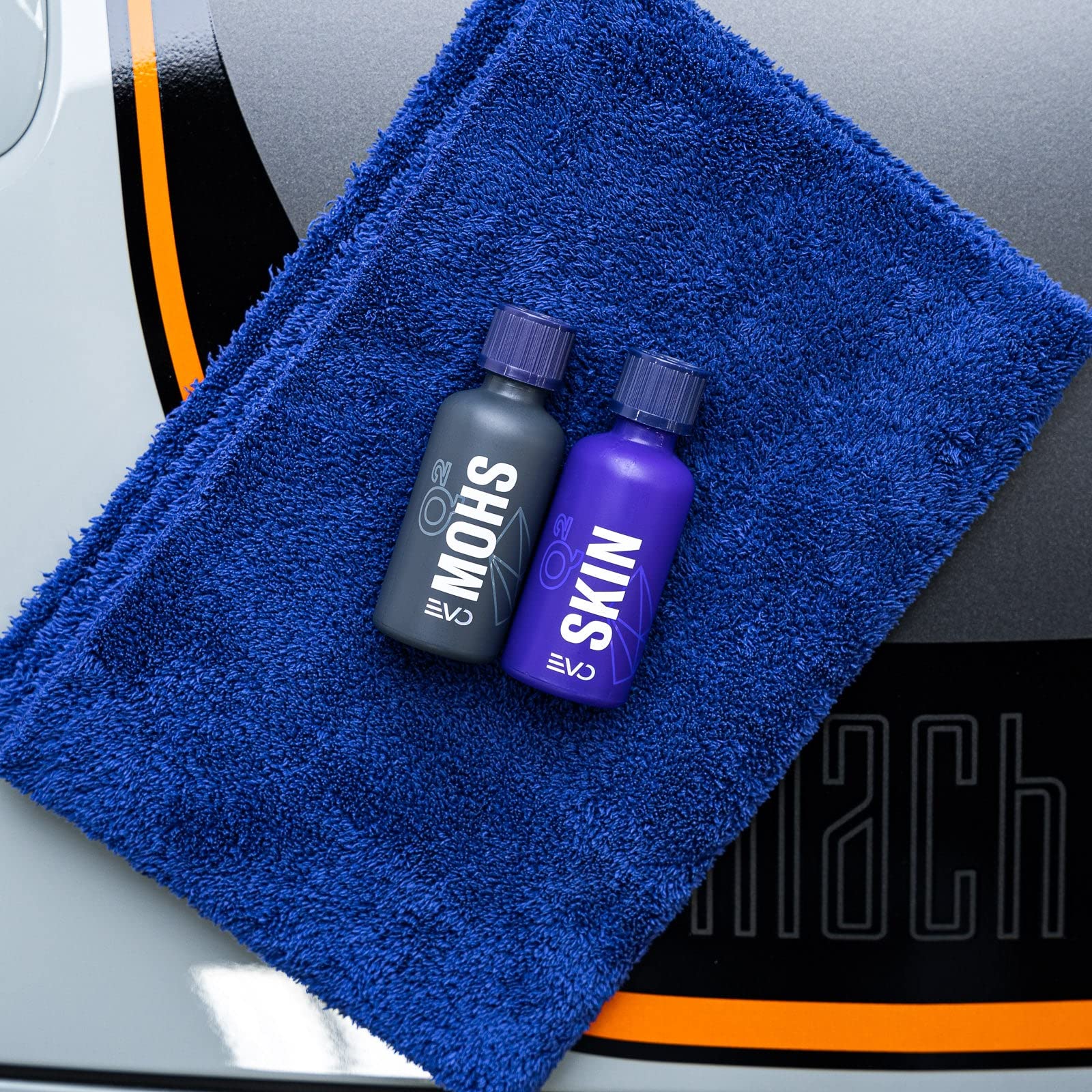 Gyeon Syncro kit laid out with applicator and accessories for controlled application