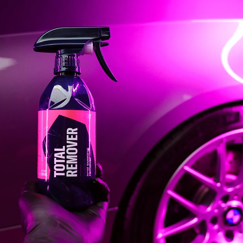 Gyeon TotalRemover pouring texture demonstrating low-abrasion liquid consistency benefit