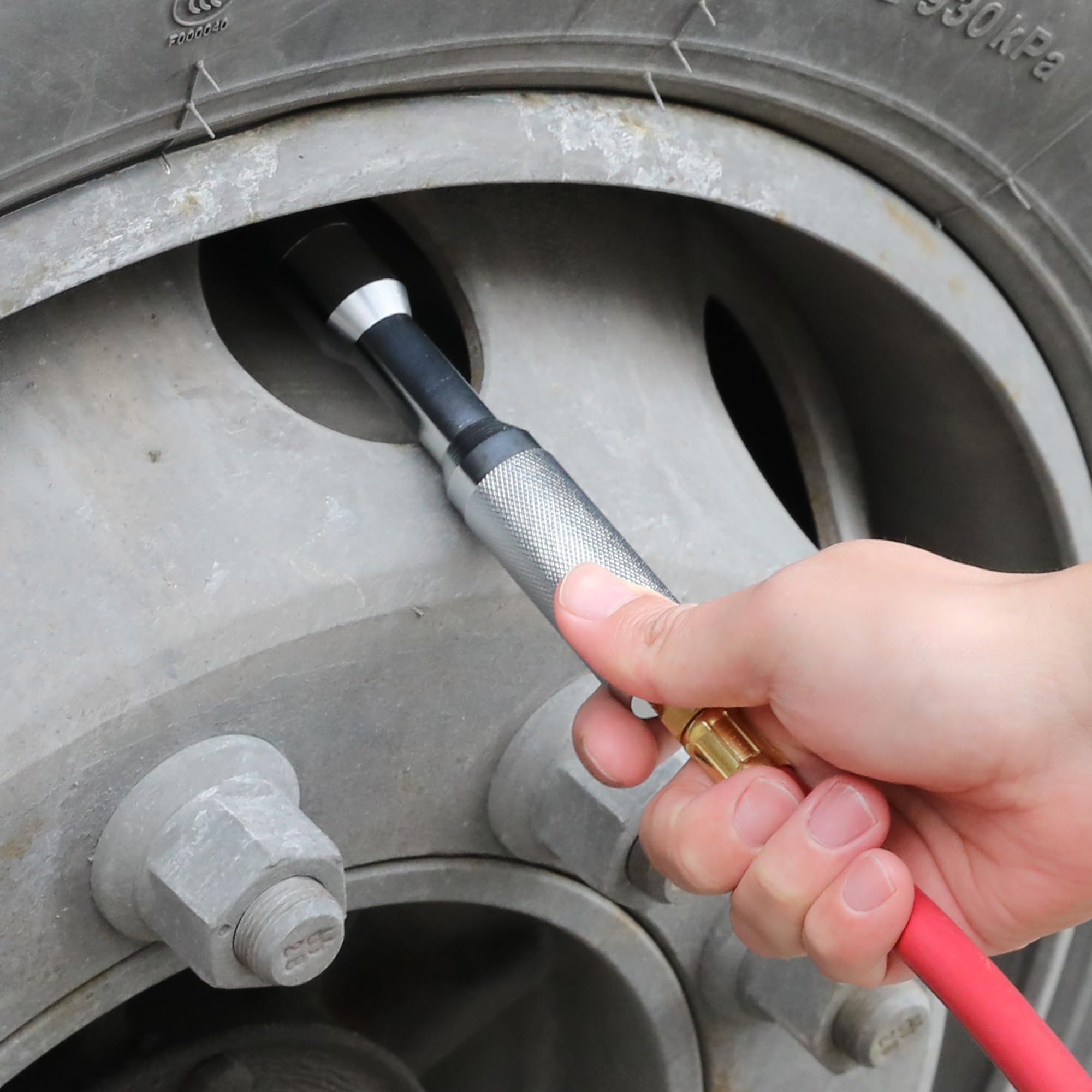 HOOTSUM chuck locked onto large-bore tire valve demonstrating secure connection