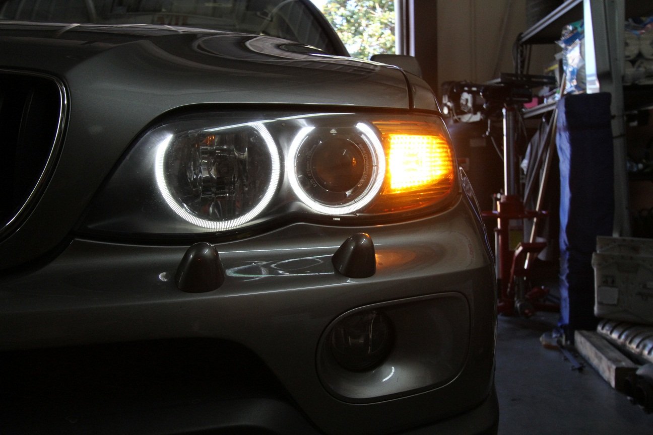 iJDMTOY next to a coin showing compact size and easy fitment