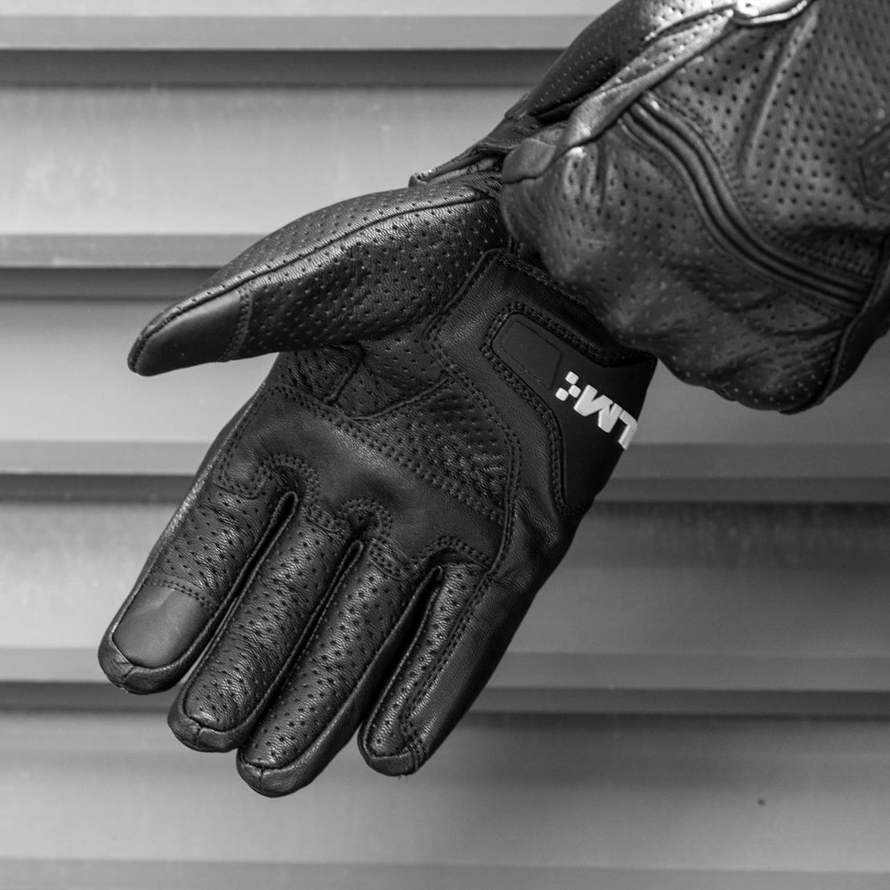 ILM DN01 reinforced palm area showing grip and durability benefit