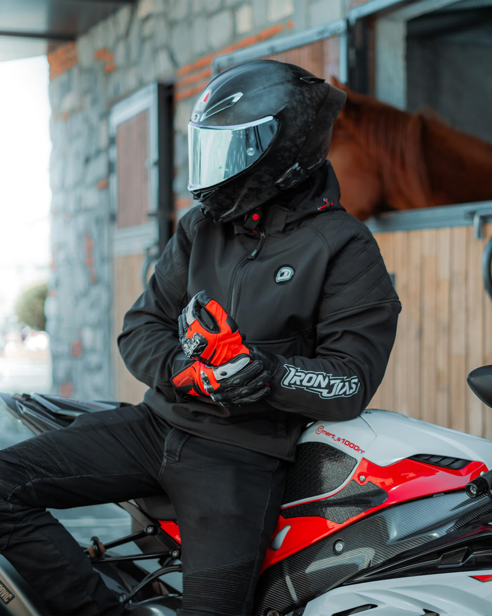 IRON JIA'S back view displaying removable EVA back protector and coverage benefits