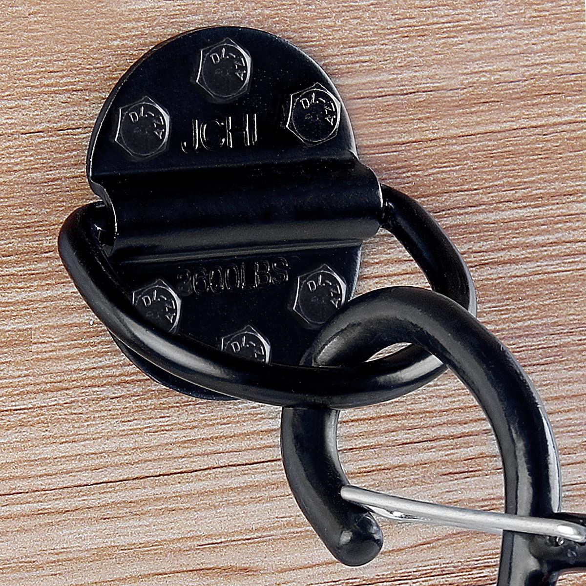 JCHL D-ring swivel detail demonstrating smooth rotation to reduce strap twisting