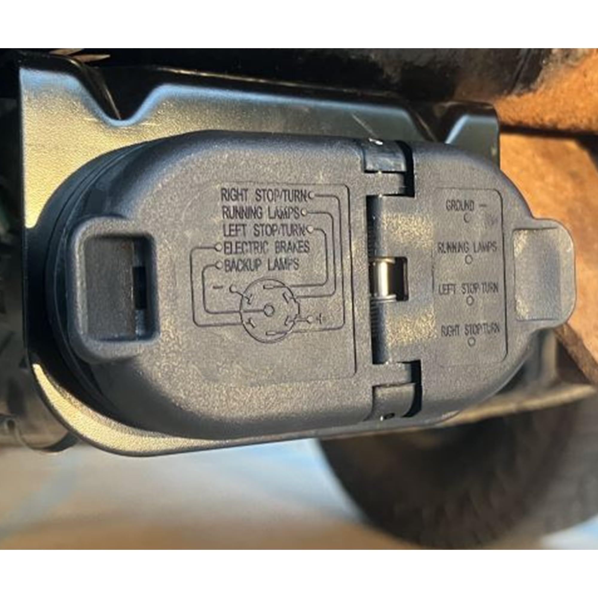 Jetuplusllc seven-way spade end showing vehicle plug compatibility benefit