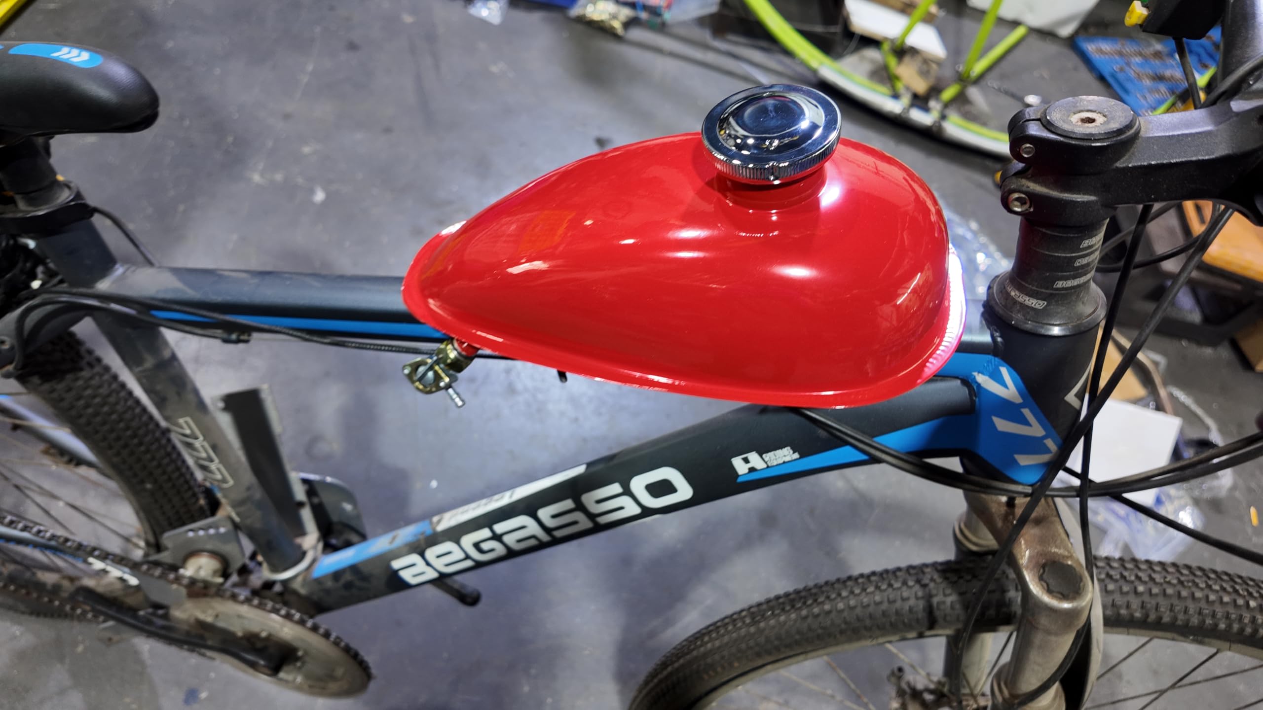JRL UAUS side profile mounted on a bike frame demonstrating fit and clearance benefit