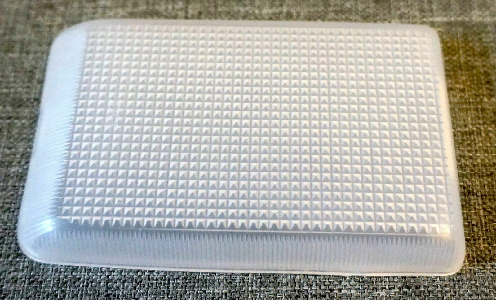 KENRTIR edge and clip detail illustrating secure snap-in benefit