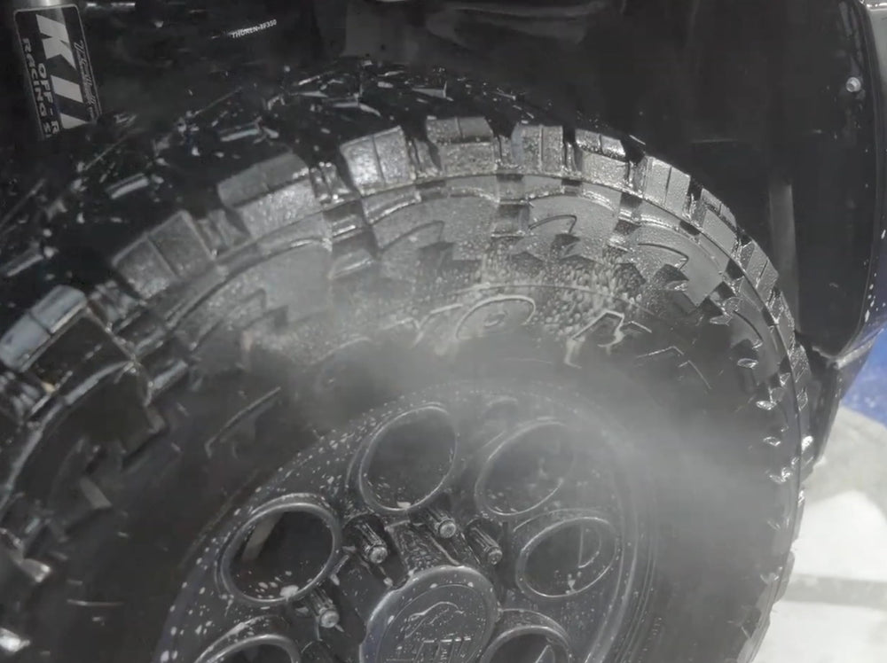 KOCHCHEMIE before and after wheel comparison showing deep grime removal