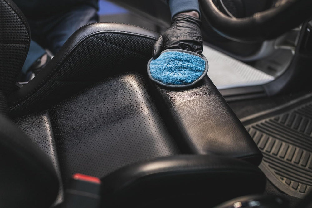 KOCHCHEMIE Leather Star cap and label closeup showing easy-dispense practical benefit