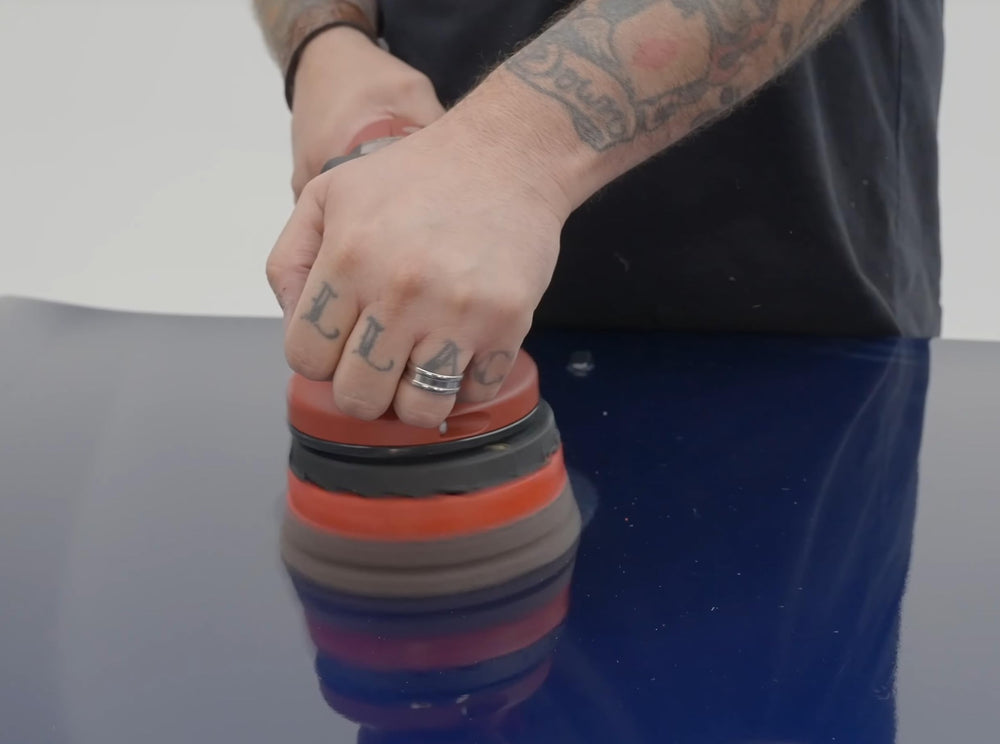 KOCHCHEMIE size comparison in hand highlighting 150mm diameter for full-panel coverage