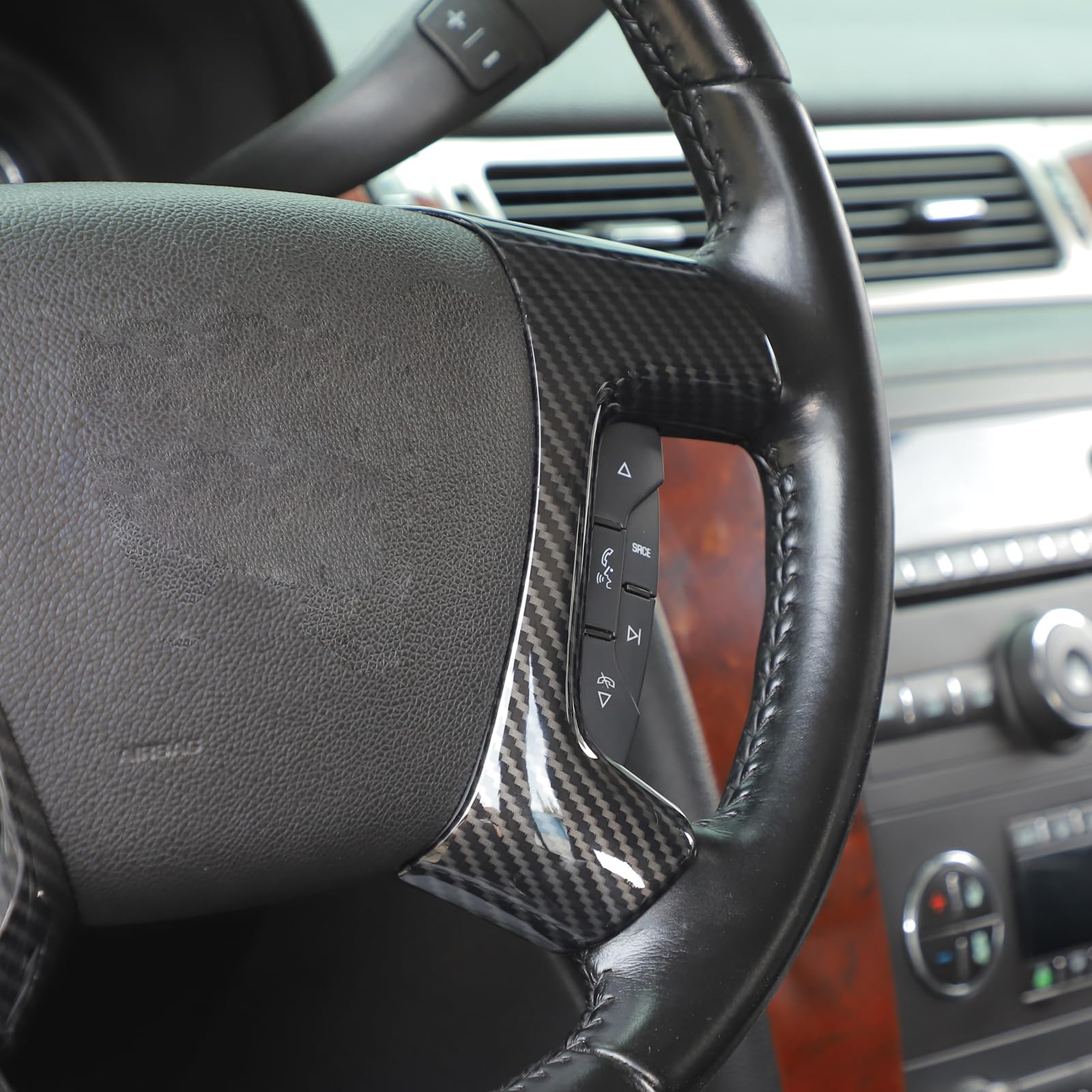 Linskip close-up carbon texture highlighting scratch resistance and style
