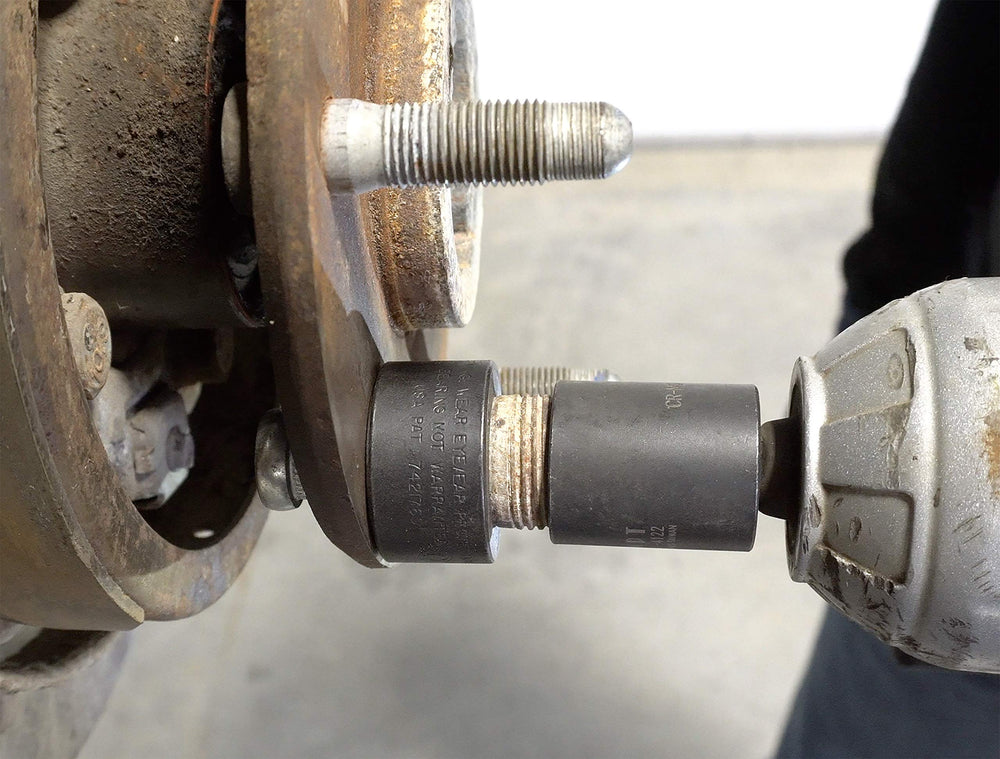 Lisle 22800 close-up of bearing and sleeve, reduces friction for smooth pulls