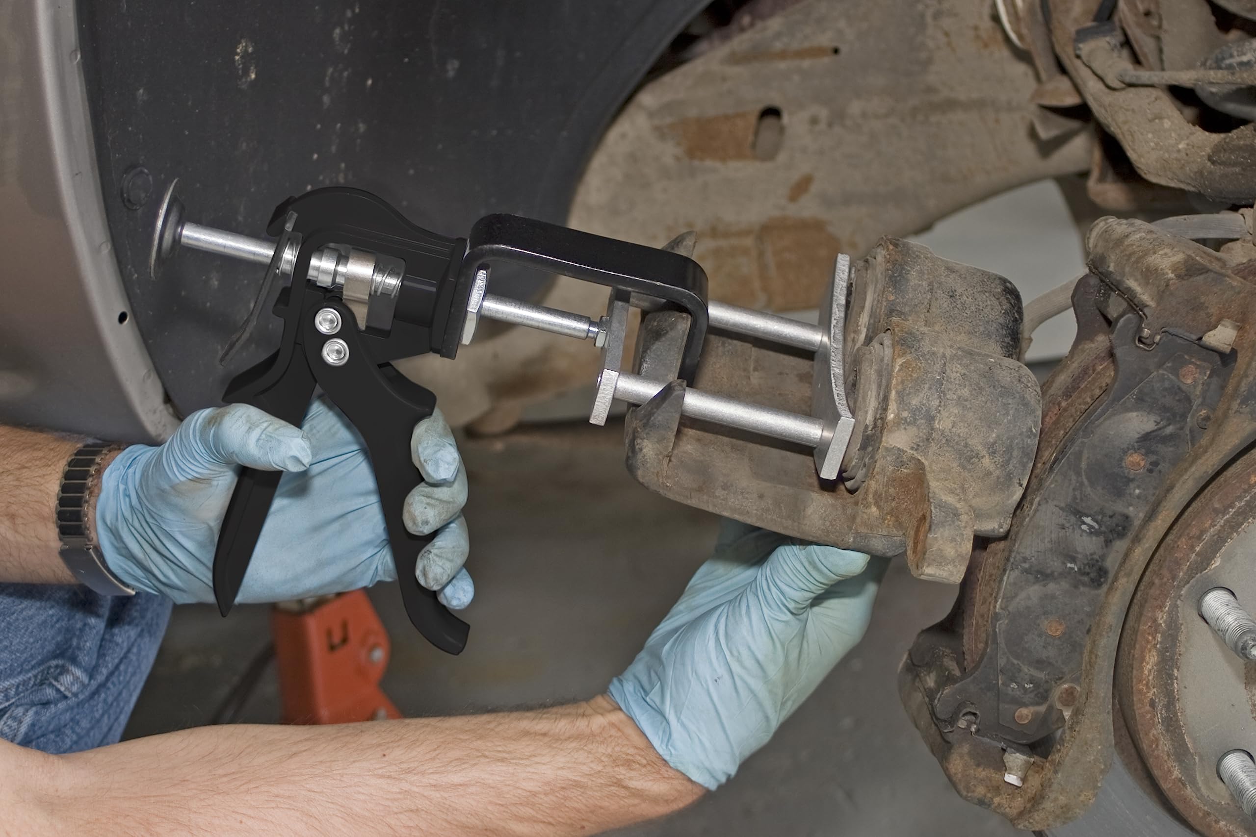 Lisle 25750 opposing arm detail demonstrates balanced piston retraction