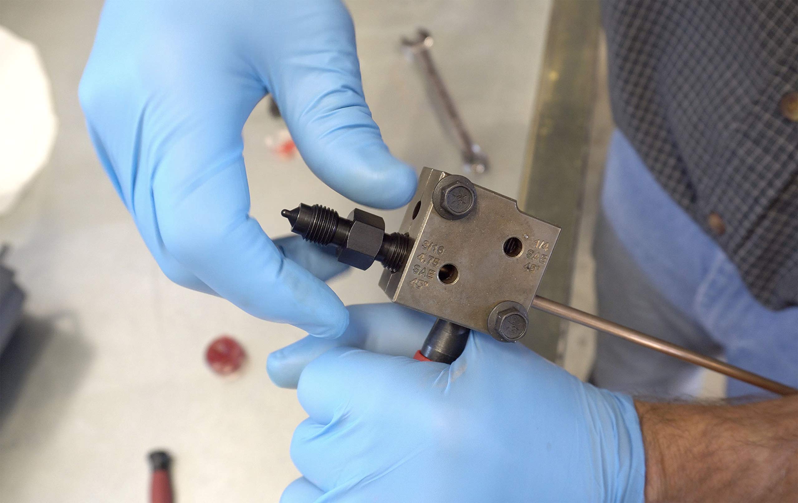 Lisle 33260 vise jaw close-up protects tubing while centering for precise flares