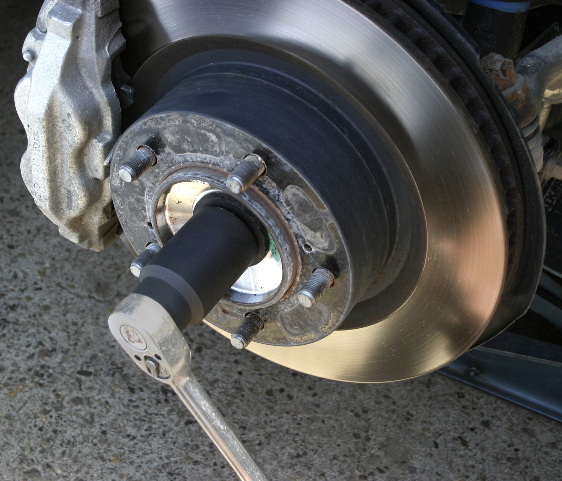 Lisle 39650 close-up of extra depth and 12-point profile for secure grip