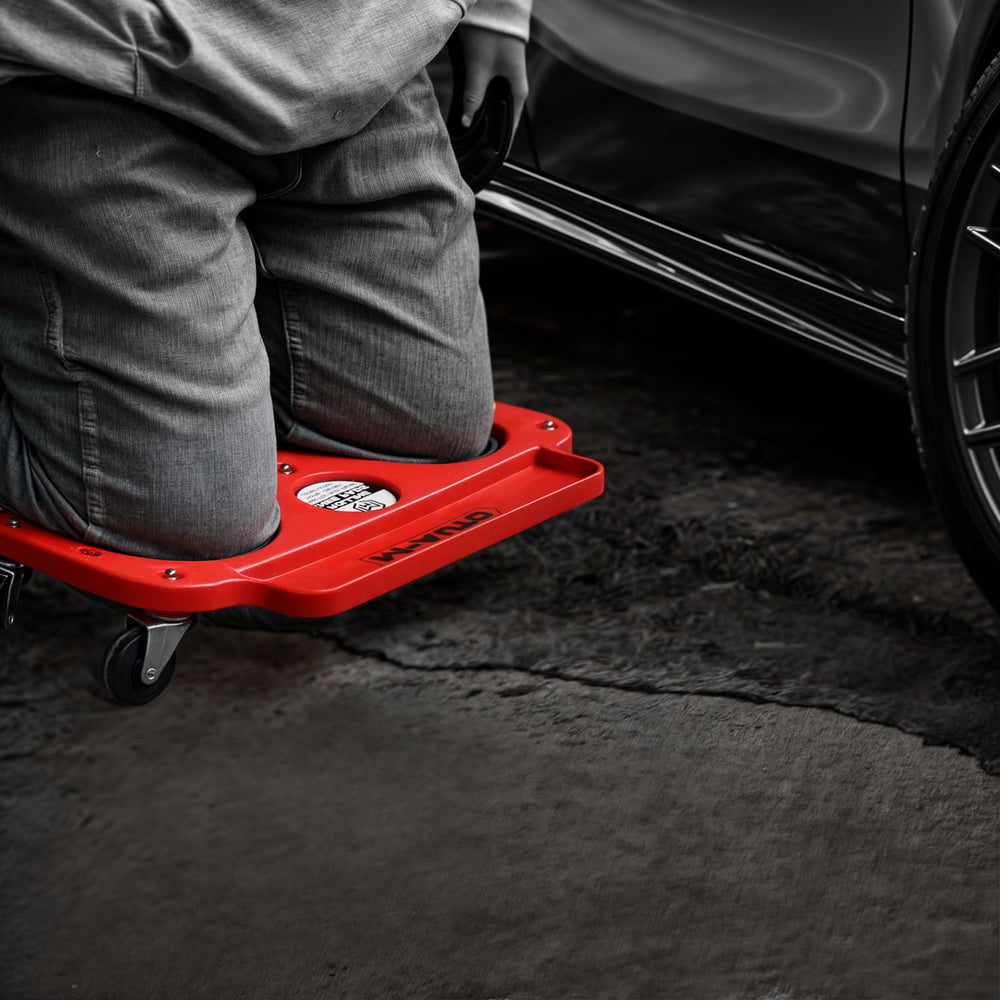 M-AUTO top view of integrated tool tray keeping parts organized at hand