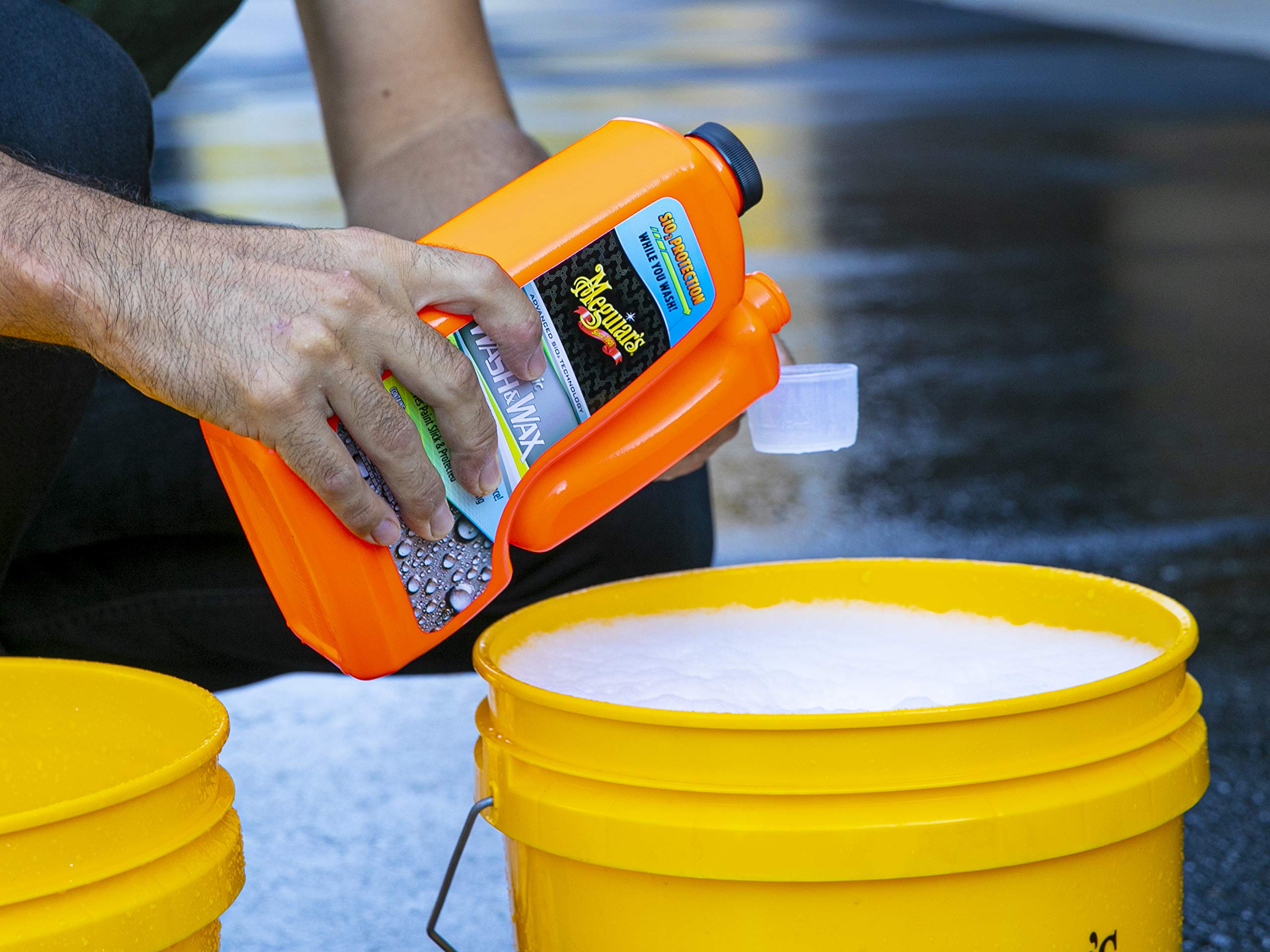 Meguiar's wash mitt applying solution and reducing swirl risk